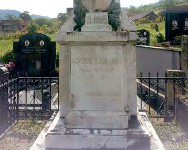 Покрадена бронза са споменика